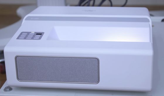 良い値段 USTレーザー WUXGA 教室 短距離投影器 4K 4200lm オンライン